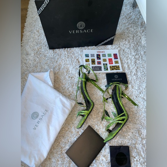 Sandales en cuir gaufré. Green Leaf Python Versace. - Picture 9 of 9